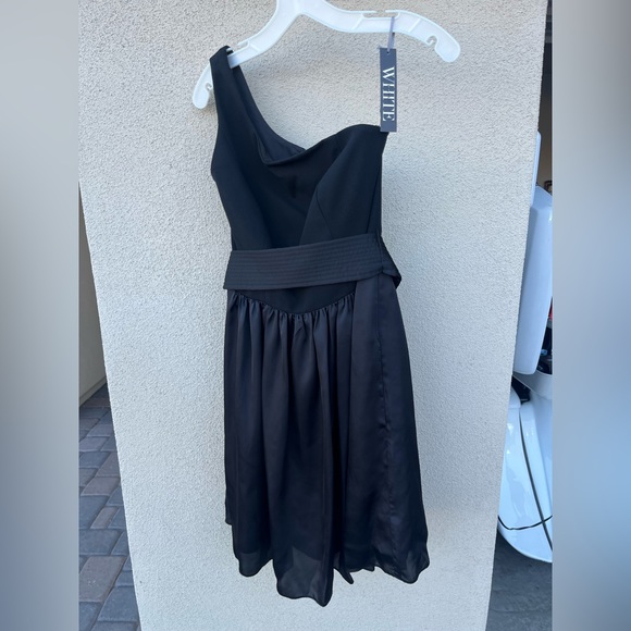 Vera Wang black short bridesmaid dress size 4 one shoulder David’s Bridal - Picture 5 of 12